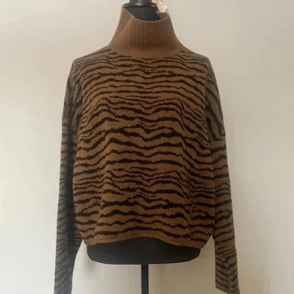 Lou & Grey Women Pull Over Sweater - Picture 5 of 11